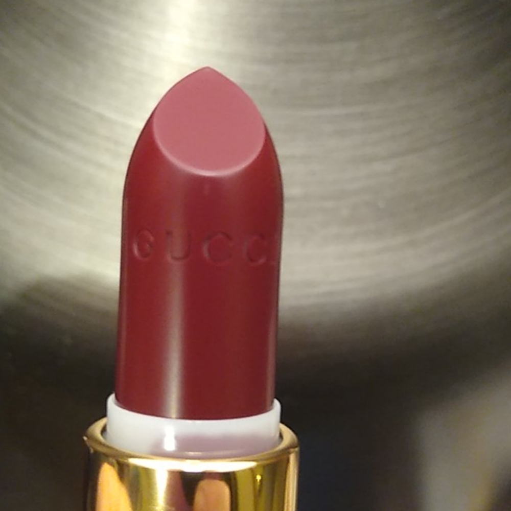 Gucci lipstick VOILE marina violet 603